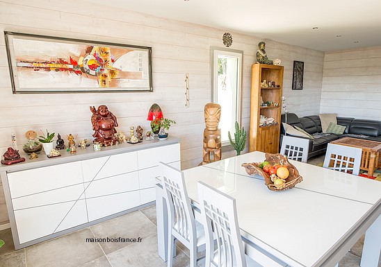 intérieur moderne de maison bois